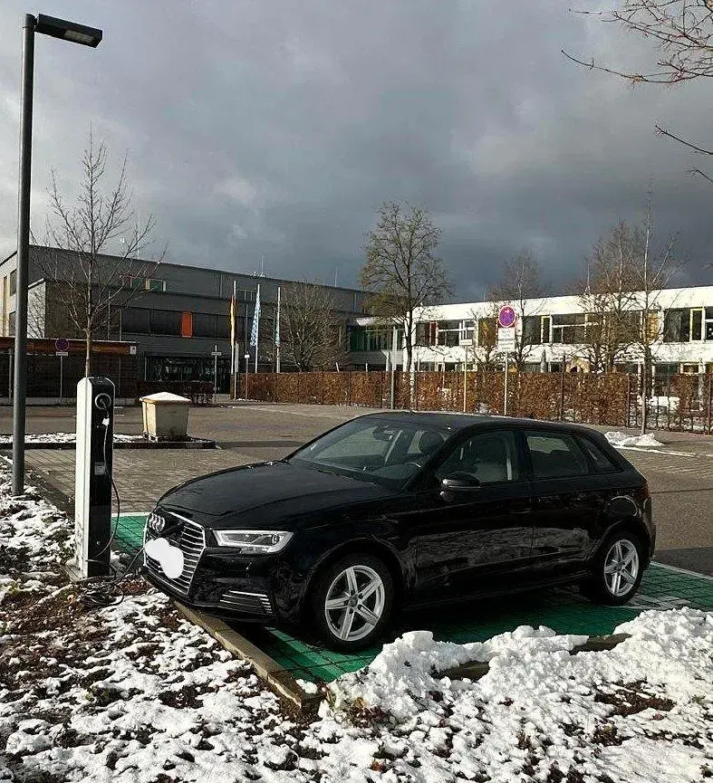 Gebraucht Audi e-tron Sportback Comfort 110 kW (150 PS) 2020 Schwarz SUV