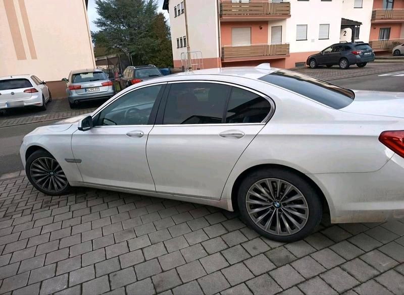 Gebraucht BMW 730 245 PS (180 kW) 2011 Weiß Limousine