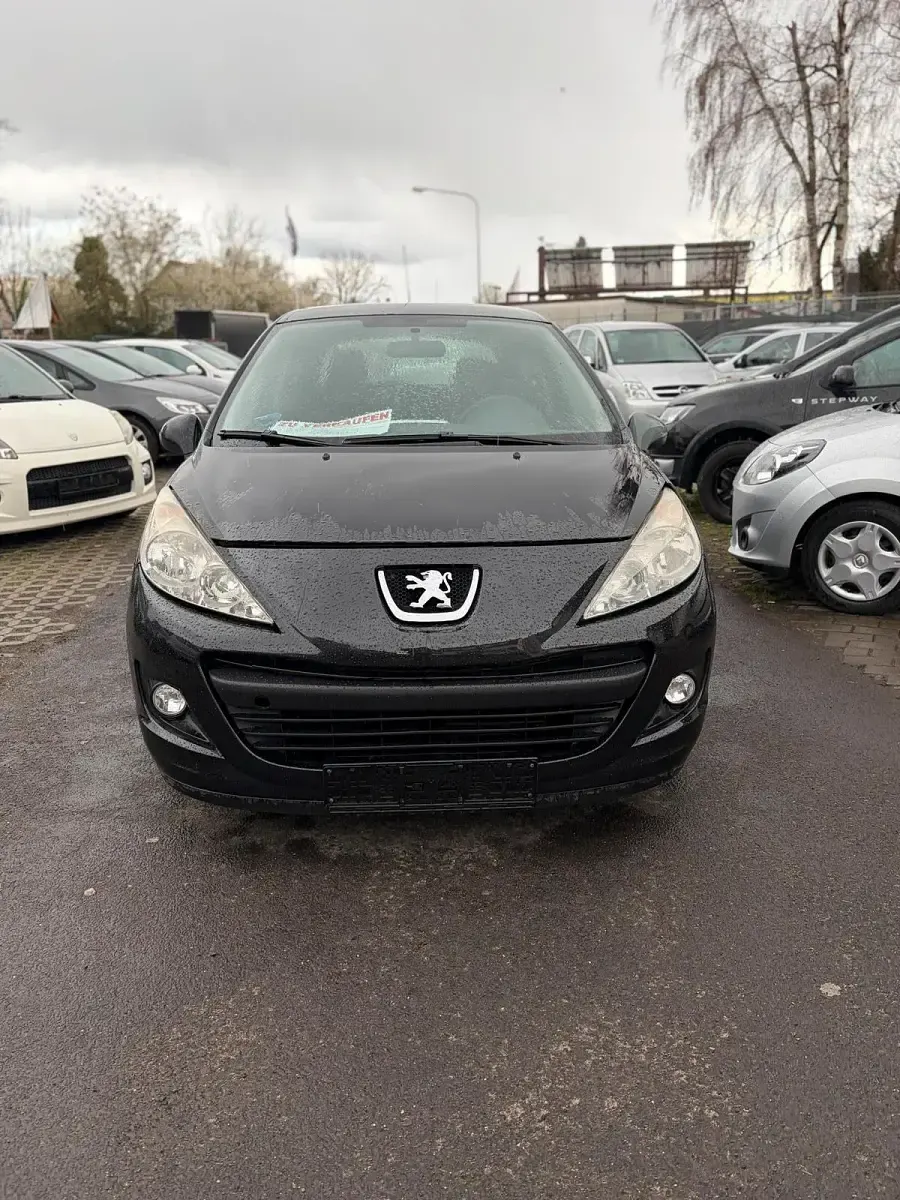 Gebraucht Peugeot 207 73 PS (53 kW) 2011 Schwarz Kleinwagen