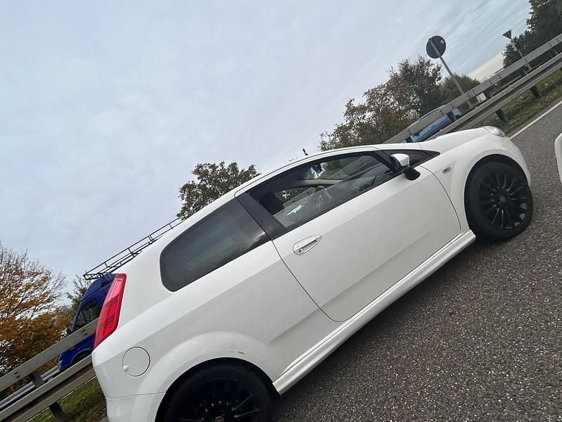 Weiß Gebraucht 2008 Fiat Grande Punto Kleinwagen | 3.200 € (Etwas zu teuer) - Bild 1/4
