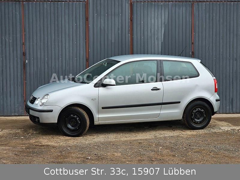 Gebraucht VW Polo Basis 64 PS (47 kW) 2004 Reflexsilber metallic Kleinwagen