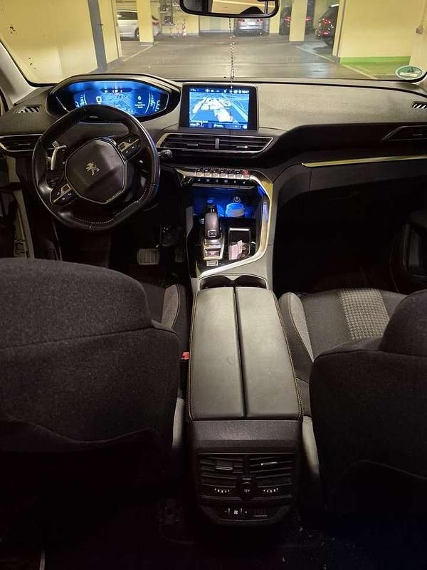 Gebraucht Peugeot 5008 Allure 131 PS (96 kW) 2020 Weiß Van / Kleinbus