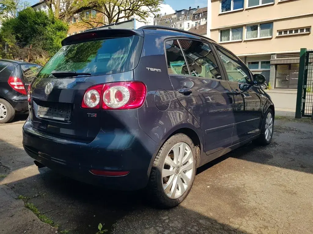 Gebraucht VW Golf VI Team 122 PS (89 kW) 2011 Blau Kleinwagen