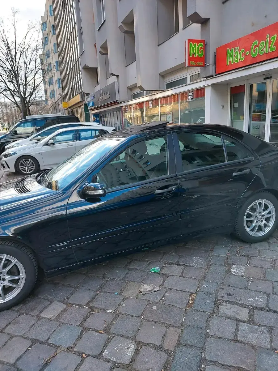 Gebraucht Mercedes 180 140 PS (102 kW) 2005 Schwarz Limousine