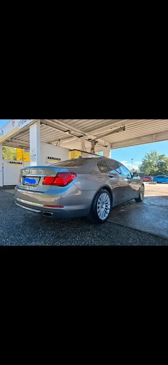 Gebraucht BMW 740 313 PS (230 kW) 2012 Grau Limousine