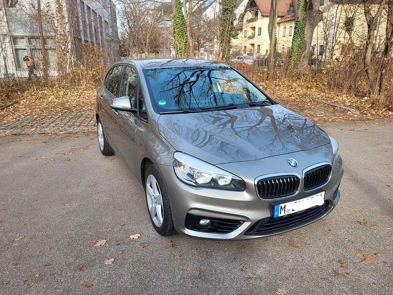 Grau Gebraucht 2015 BMW 220 Sport Line Kombi | 11.200 € (Superpreis) - Bild 1/4