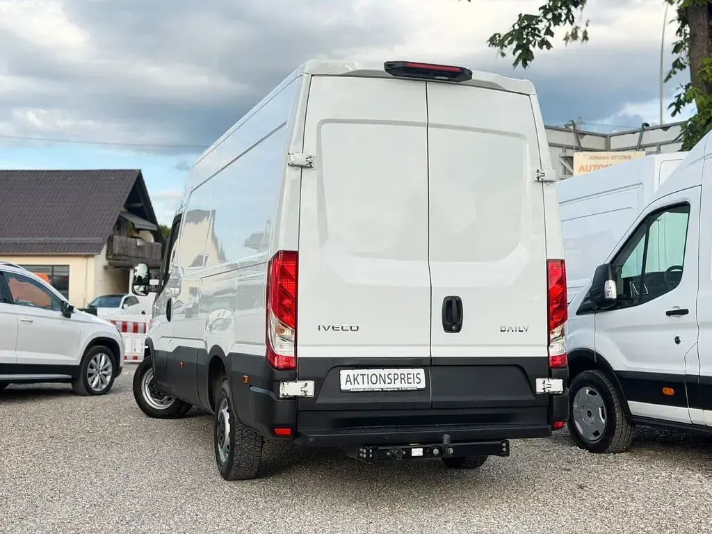 Gebraucht Iveco Daily 156 PS (114 kW) 2025 Weiß Van / Kleinbus