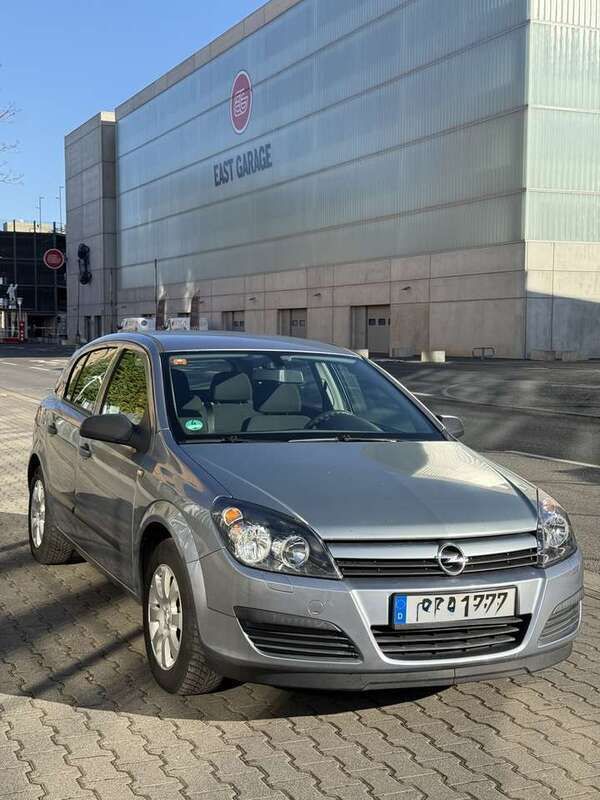 Grau Gebraucht 2006 Opel Astra Edition+ Limousine | 2.000 € (Guter Preis) - Bild 1/4