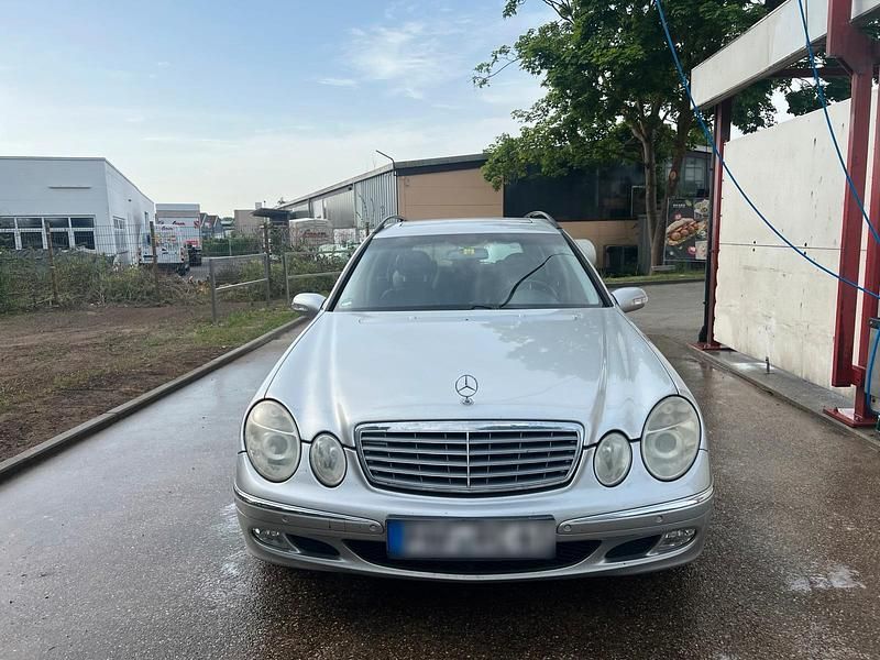 Gebraucht Mercedes E240 177 PS (130 kW) 2005 Silber Kombi