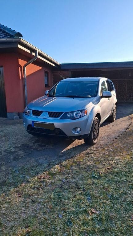 Silber Gebraucht 2009 Mitsubishi Outlander SUV | 5.200 € (Fairer Preis) - Bild 1/4
