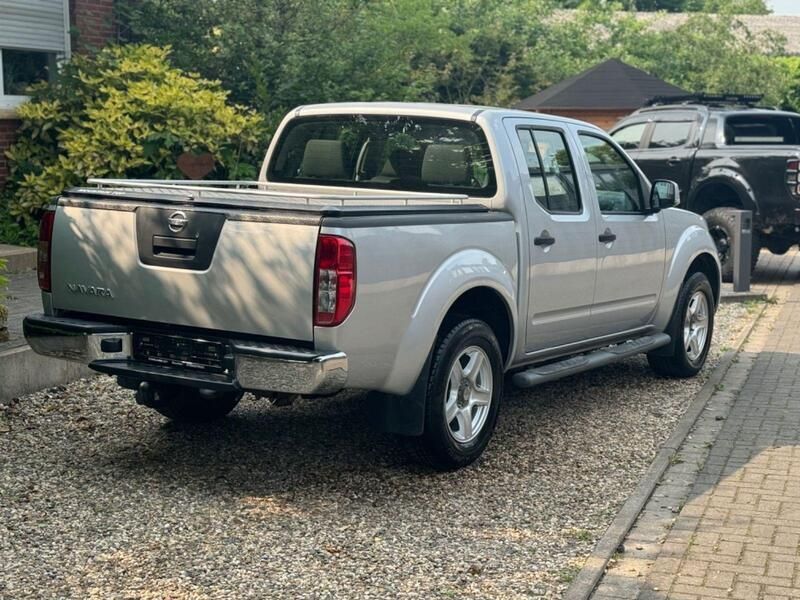 Gebraucht Nissan Navara 190 PS (139 kW) 2011 Silber Pickup