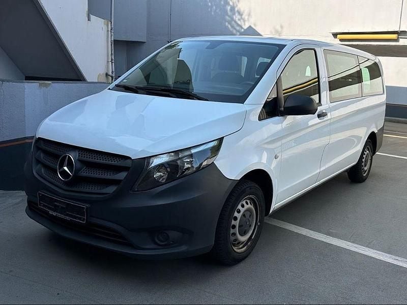Weiß Gebraucht 2019 Mercedes Vito Van / Kleinbus | 21.900 € (Guter Preis) - Bild 1/4
