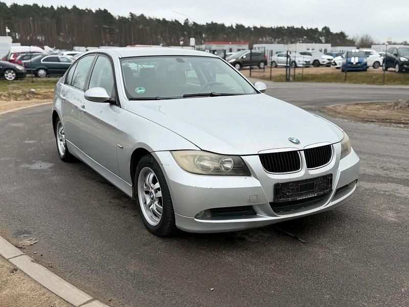 Gebraucht BMW 318 129 PS (94 kW) 2007 Silber Limousine