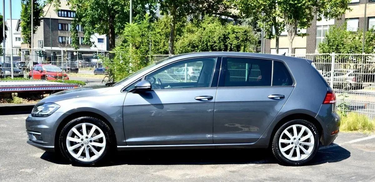 Gebraucht VW Golf VII Highline 150 PS (110 kW) 2020 Grau Limousine