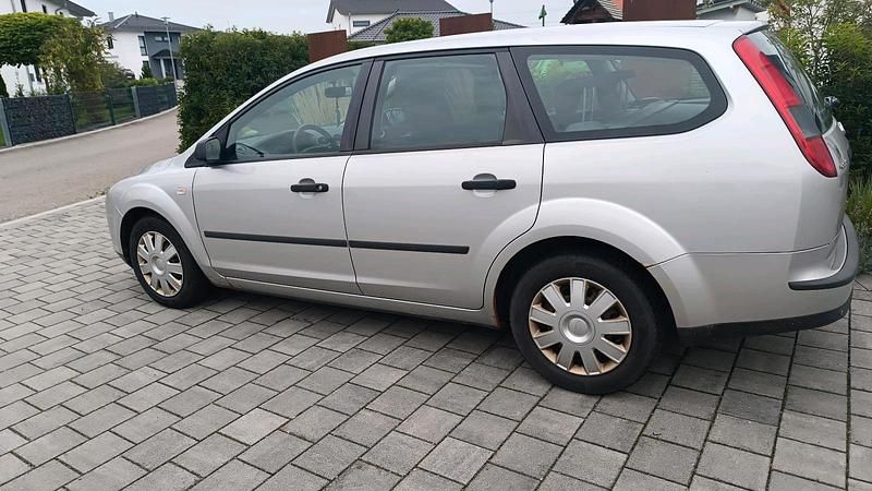 Silber Gebraucht 2006 Ford Focus Kombi | 300 € (Superpreis) - Bild 1/4