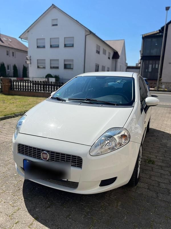 Weiß Gebraucht 2009 Fiat Punto Kleinwagen | 2.199 € - Bild 1/4