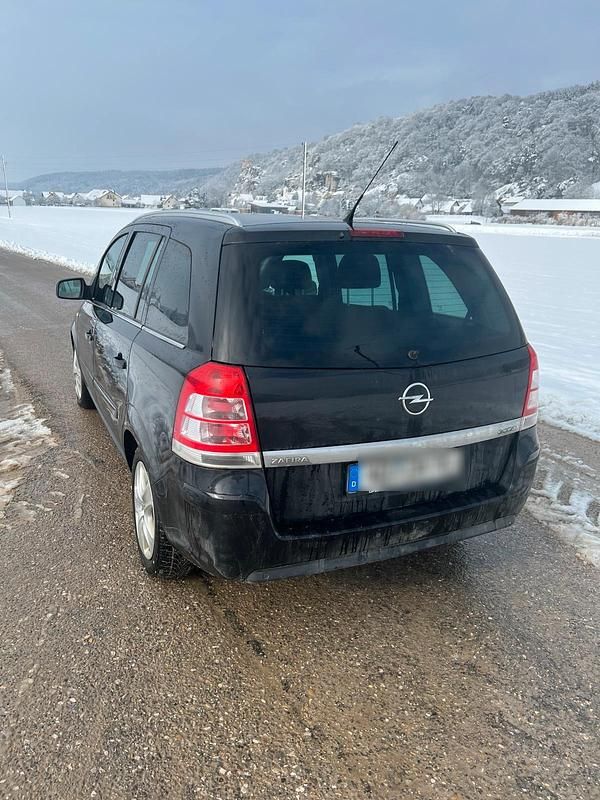 Gebraucht Opel Zafira 125 PS (91 kW) 2011 Schwarz Van / Kleinbus