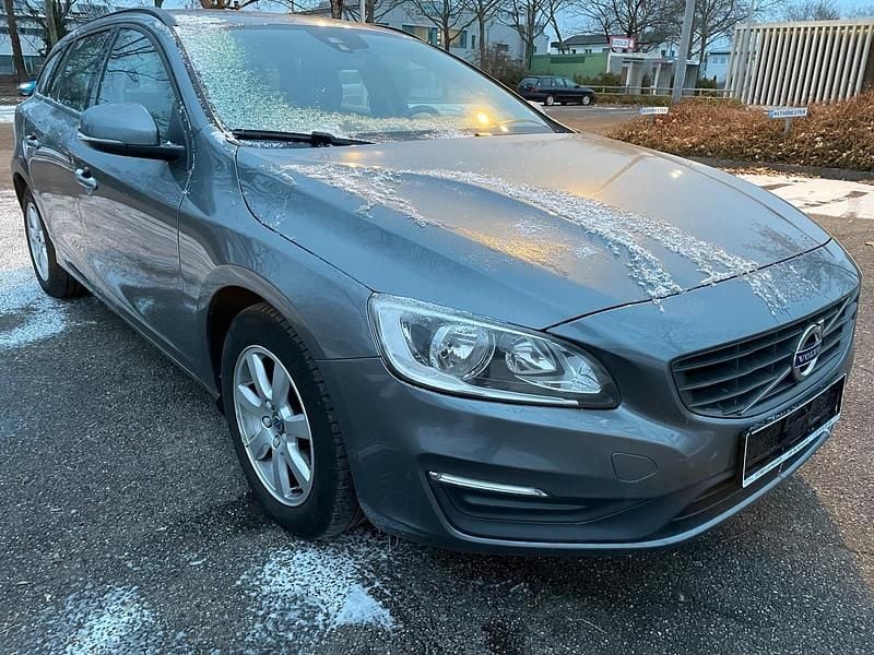 Gebraucht Volvo V60 120 PS (88 kW) 2018 Grau Kombi