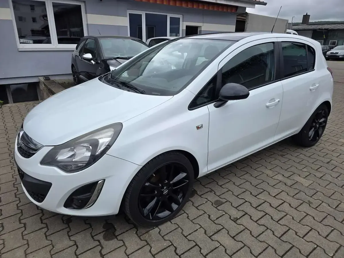 Używany Opel Corsa Color Edition 101 KM (74 kW) 2014 Biały Hatchback