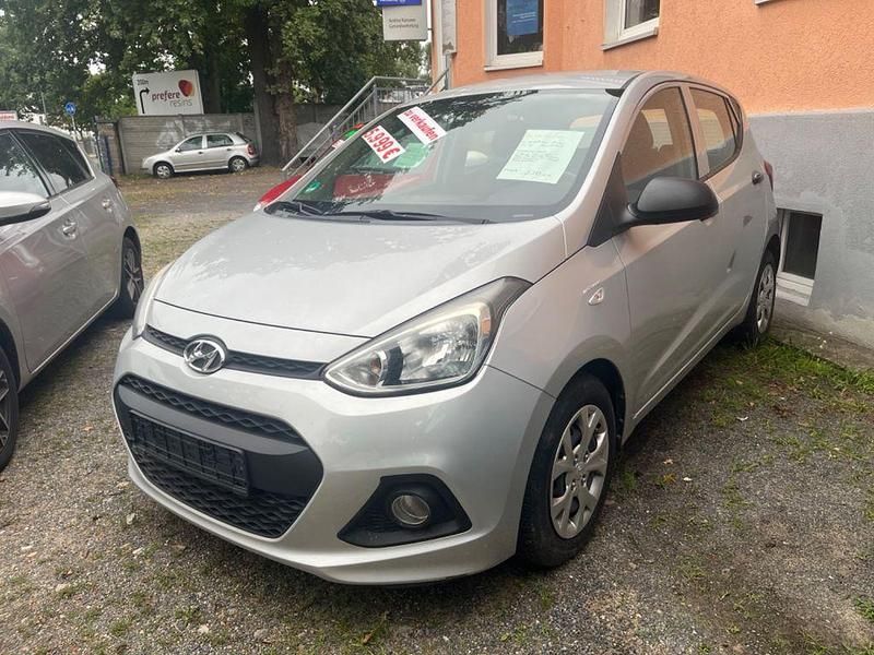 Gebraucht Hyundai i10 67 PS (49 kW) 2014 Silber Kleinwagen