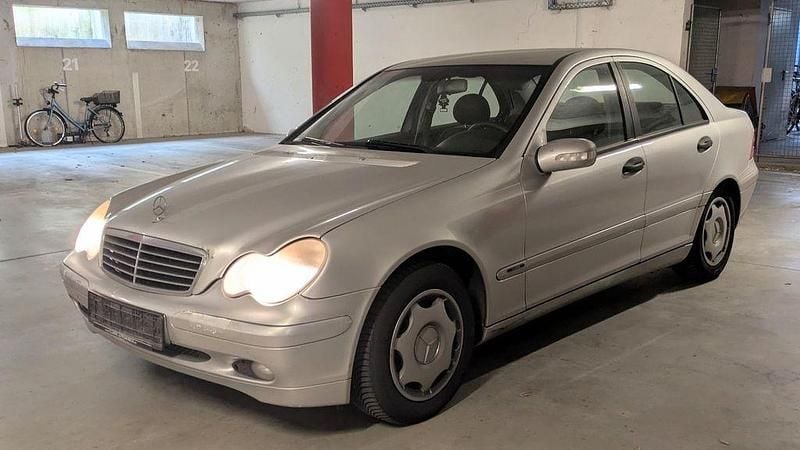 Gebraucht Mercedes C200 122 PS (89 kW) 2003 Silber Limousine