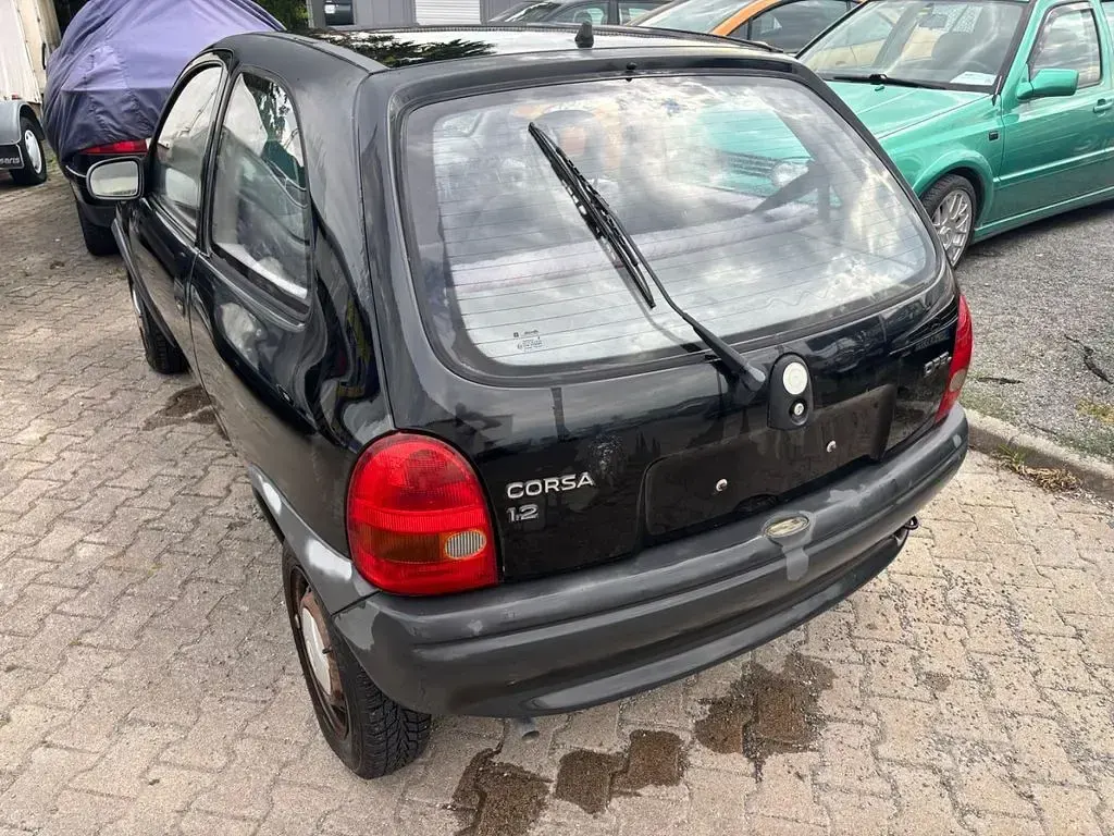 Gebraucht Opel Corsa 45 PS (33 kW) 1997 Schwarz Kleinwagen