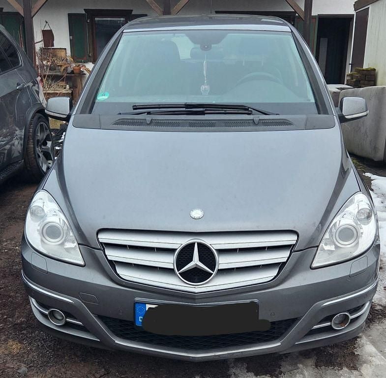 Grau Gebraucht 2010 Mercedes B180 Van / Kleinbus | 4.950 € (Superpreis) - Bild 1/4