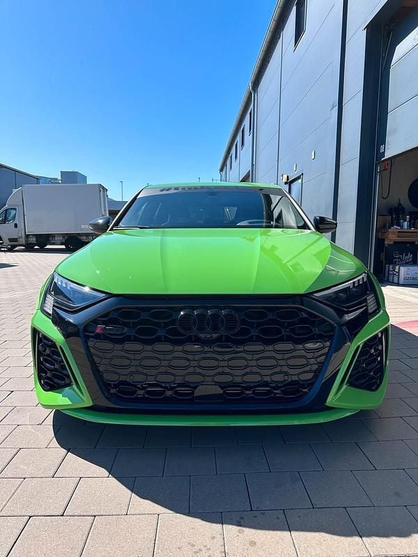 Grün Gebraucht 2023 Audi RS3 Limousine | 55.999 € (Guter Preis) - Bild 1/4