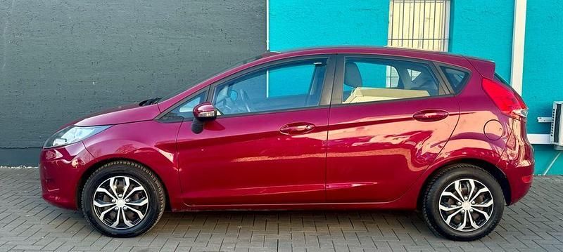 Gebraucht Ford Fiesta 97 PS (71 kW) 2011 Violet Kleinwagen