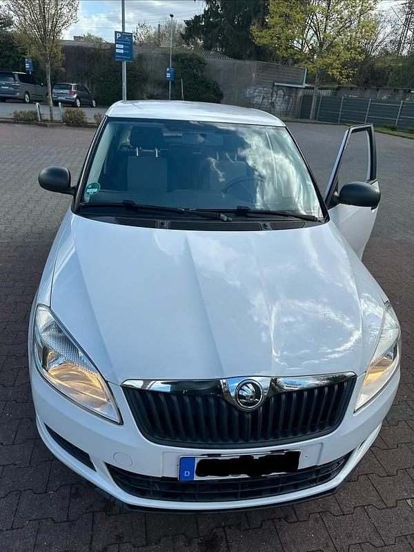 Gebraucht Skoda Fabia 60 PS (44 kW) 2014 Weiß Limousine