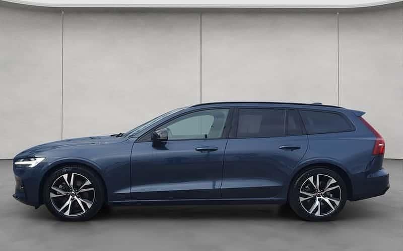 Gebraucht Volvo V60 Plus 197 PS (144 kW) 2025 Denim blaumetallic Kombi