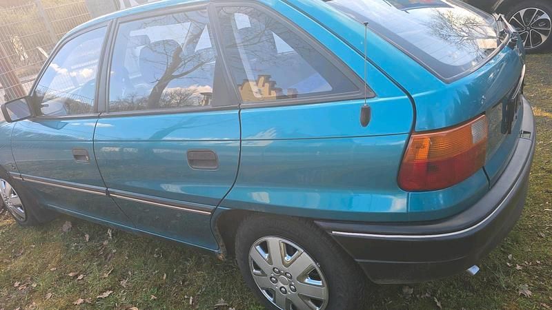 Usata Opel Astra 60 CV (44 kW) 1994 Blu Utilitaria