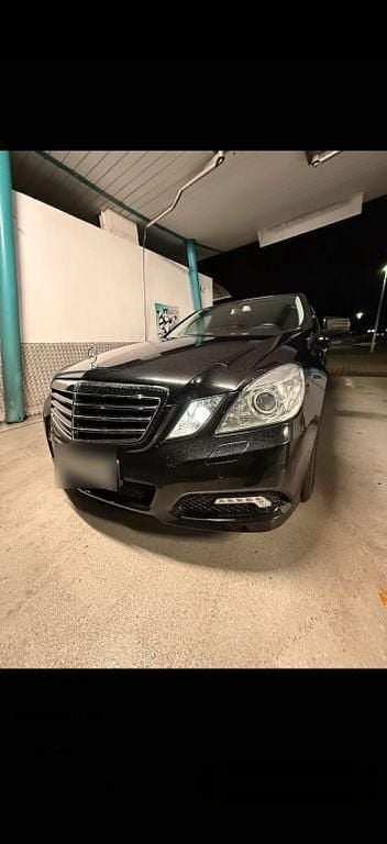 Gebraucht Mercedes E200 Avantgarde 184 PS (135 kW) 2010 Schwarz Limousine