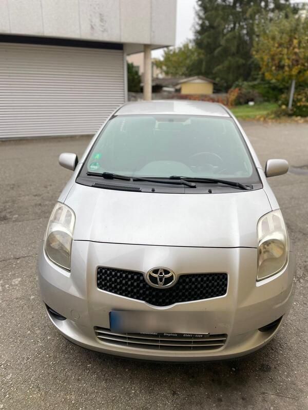 Grau Gebraucht 2006 Toyota Yaris Kleinwagen | 2.200 € - Bild 1/4