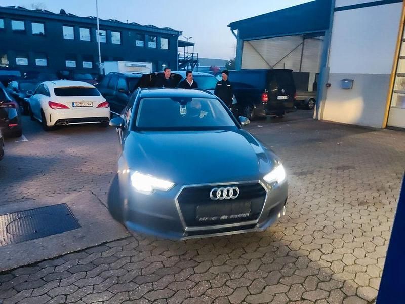 Grau Gebraucht 2017 Audi A4 Sport Kombi | 13.500 € (Fairer Preis) - Bild 1/4