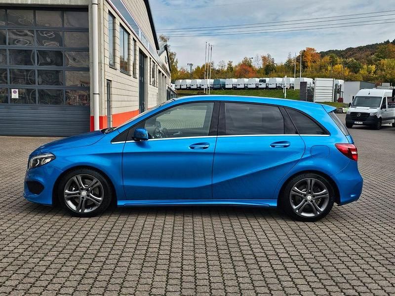 Gebraucht Mercedes B250 AMG line 211 PS (155 kW) 2017 Blau Van / Kleinbus