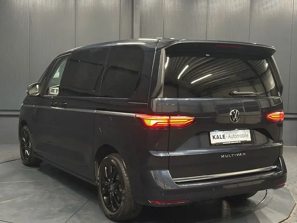 Używany VW T7 Style 150 KM (110 kW) 2024 Niebieski Van