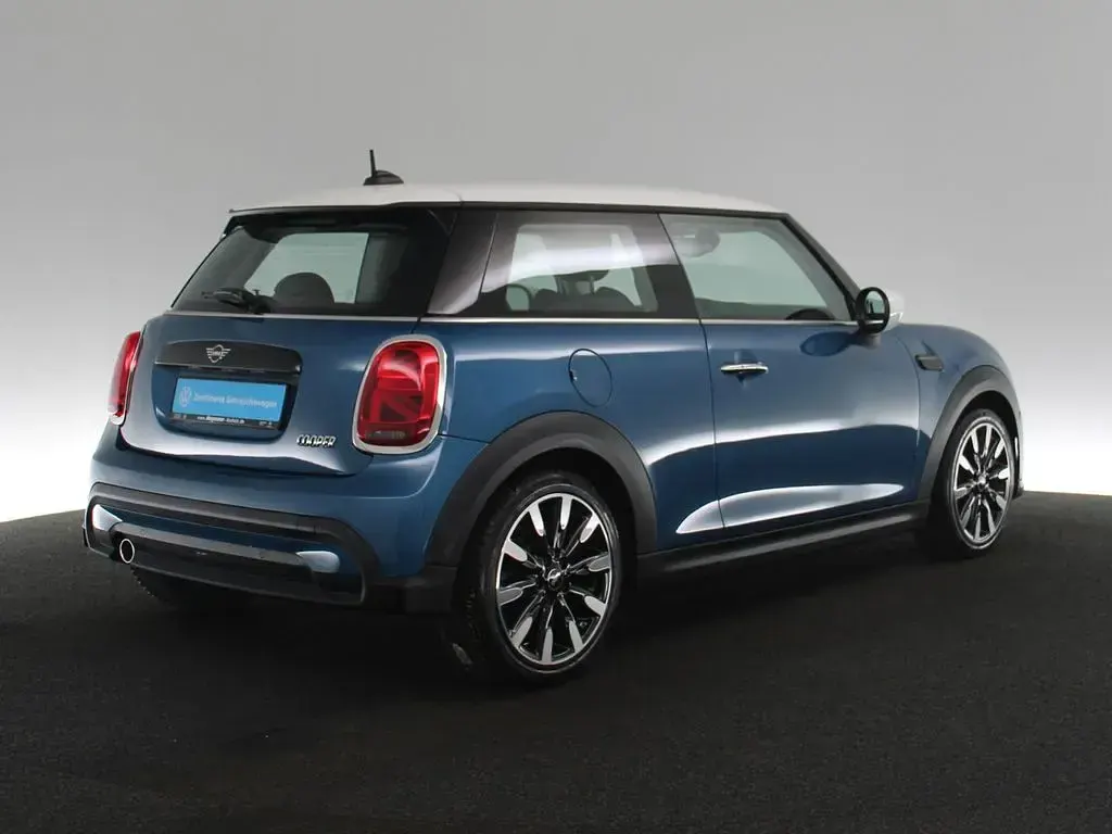 Gebraucht Mini Cooper Classic 136 PS (100 kW) 2021 Blau / island blue Kleinwagen