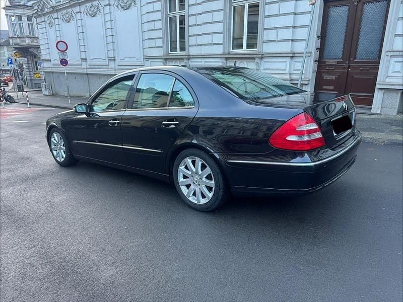 Gebraucht Mercedes E500 Elegance 306 PS (225 kW) 2002 Schwarz Limousine