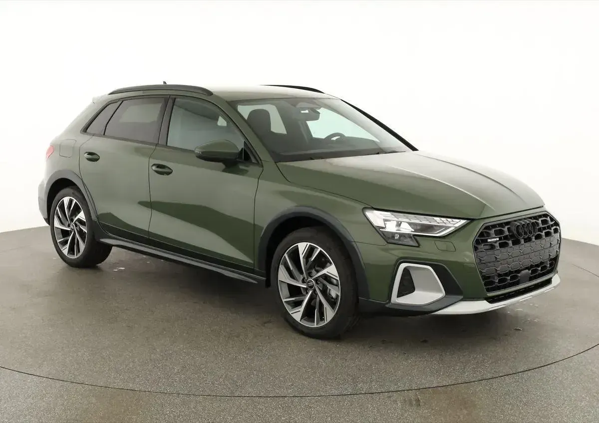 Gebraucht Audi A3 Ambiente 204 PS (150 kW) 2026 Distriktgrã¼n metallic SUV