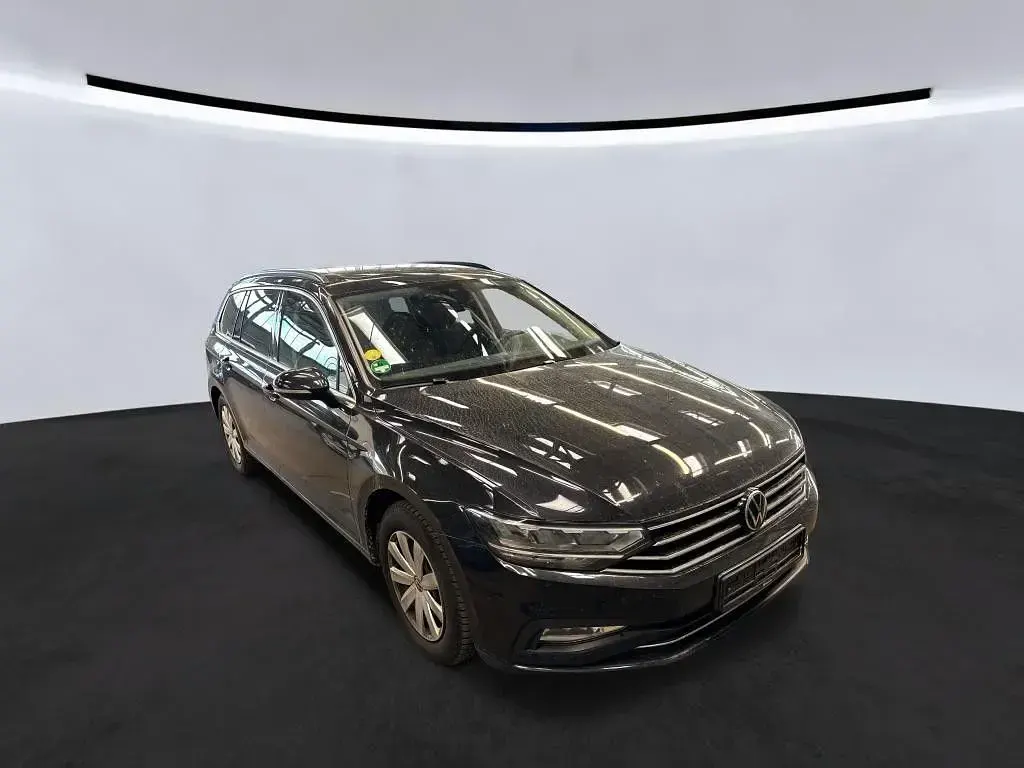 Gebraucht VW Passat Business 150 PS (110 kW) 2022 Deep black perleffekt Kombi
