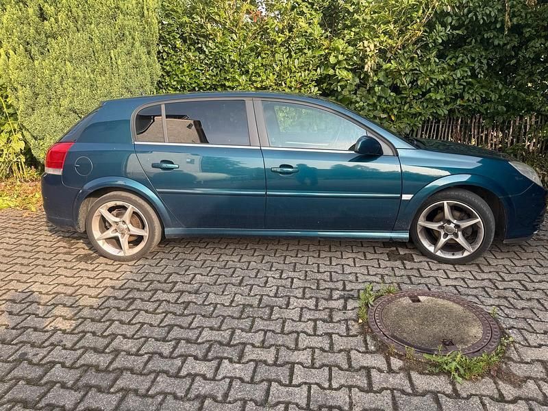 Grün Gebraucht 2006 Opel Signum Kombi | 1.650 € (Guter Preis) - Bild 1/4