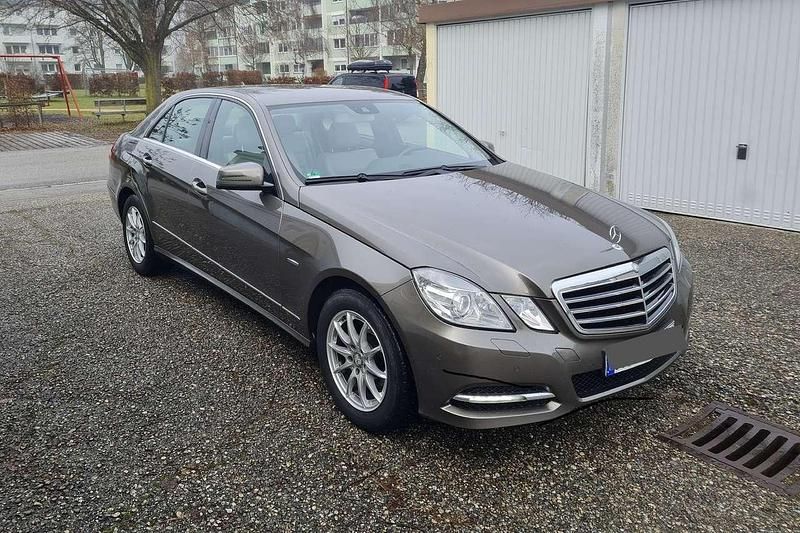 Gebraucht Mercedes E300 231 PS (169 kW) 2012 Grau Limousine