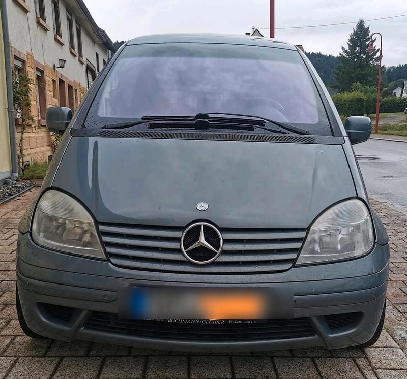 Grau Gebraucht 2004 Mercedes Vaneo Van / Kleinbus | 1.950 € (Fairer Preis) - Bild 1/4