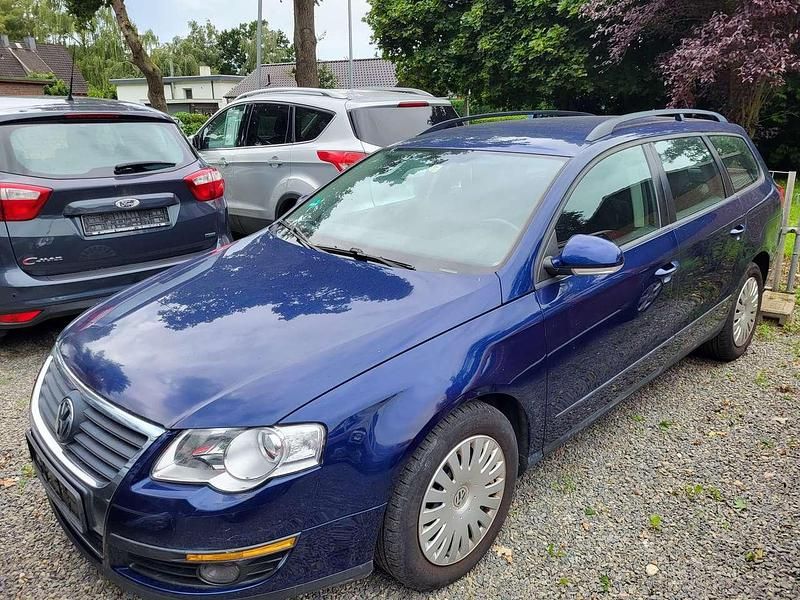 Gebraucht VW Passat Trendline 140 PS (102 kW) 2006 Shadow blue metallic Kombi