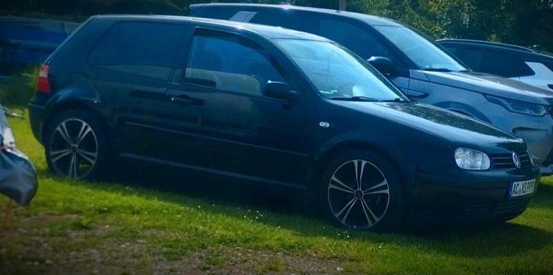 Schwarz Gebraucht 2002 VW Golf IV Kleinwagen | 1.000 € - Bild 1/3
