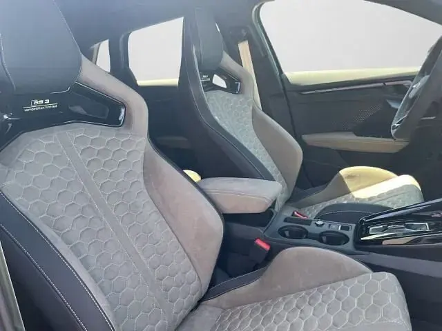 Neu Audi RS3 Sportback Comfort 400 PS (294 kW) 2026 Malachitgrün  individuallackierungen audi exclusive Kleinwagen