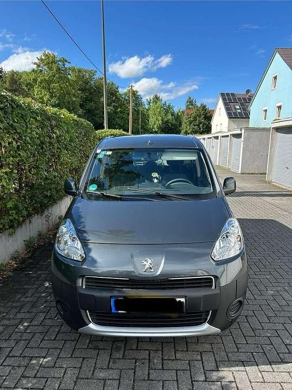 Gebraucht 2014 Peugeot Partner Tepee Active Van / Kleinbus | 5.990 € (Superpreis) - Bild 1/4