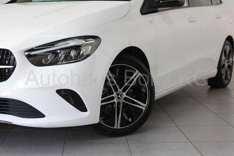 Gebraucht Mercedes B200 Progressive 163 PS (119 kW) 2024 Weiß Van / Kleinbus