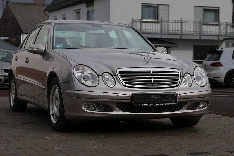 Gebraucht Mercedes E220 150 PS (110 kW) 2005 Grau Limousine